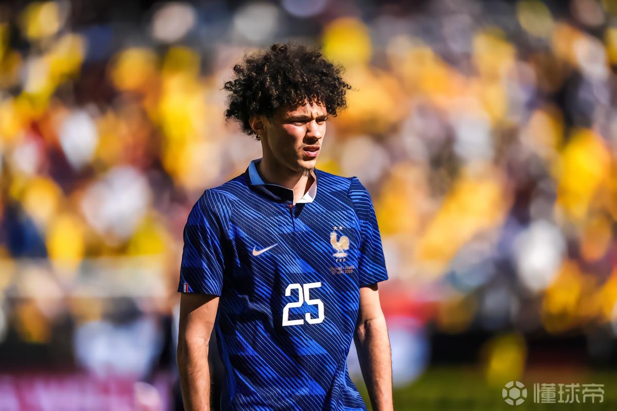 罗马诺：大巴黎在阿克利乌什争夺战中领先于两家英超俱乐部